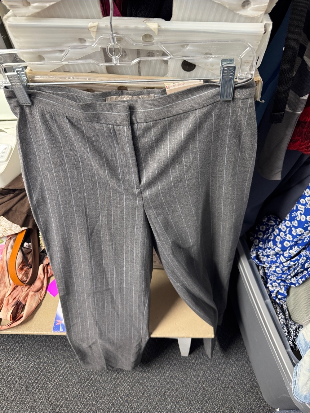 Croft and barrow pinstripe pants 6 petite // 092595